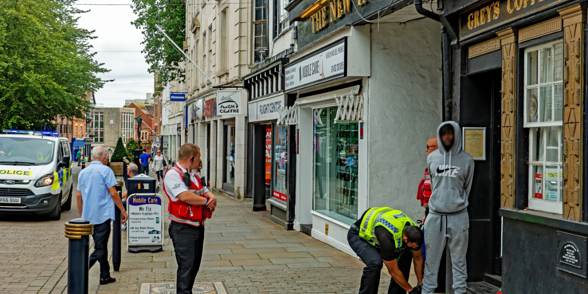 Arrest in shopping centre 